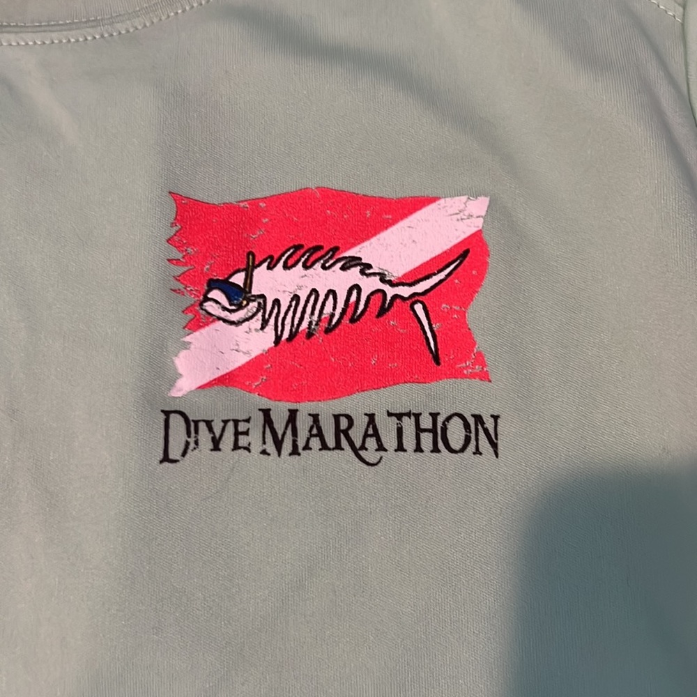 Marathon Dive Rashguard - Picture 2 of 6